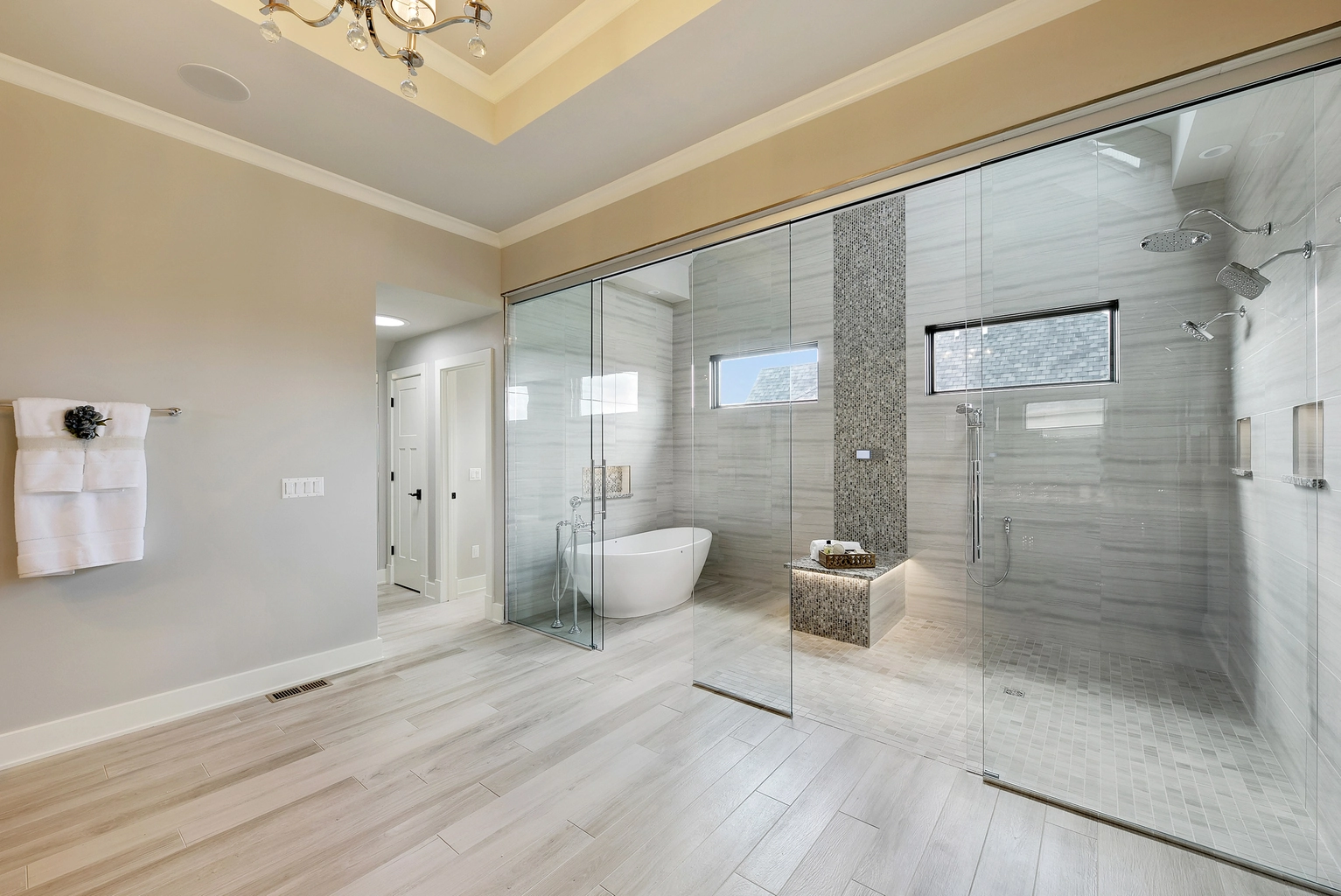 A Simple Guide to Selecting Frameless Shower Enclosures for a Contemporary Bathroom