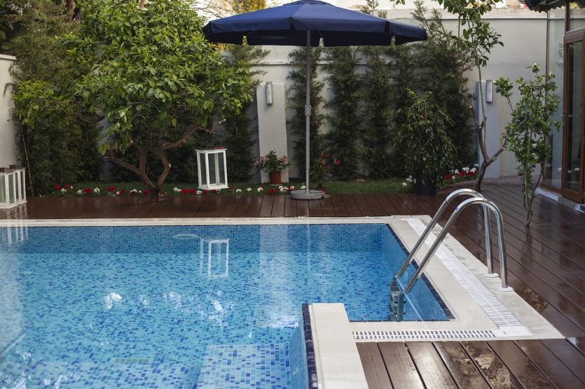 Planning a Pool That Fits Your Backyard and Budget